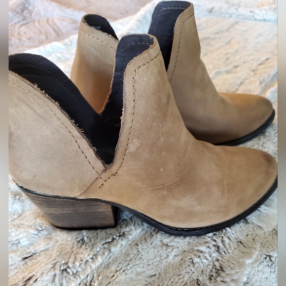 Steve Madden Adelphie leather cutout, pointed toe ankle boots women's size 6.5 - Picture 2 of 13